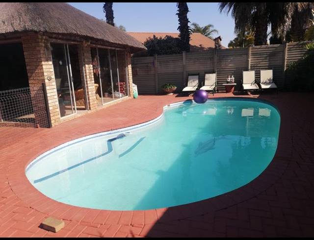 6 BEDROOM HOUSE FOR SALE IN VANDERBIJLPARK SE 3